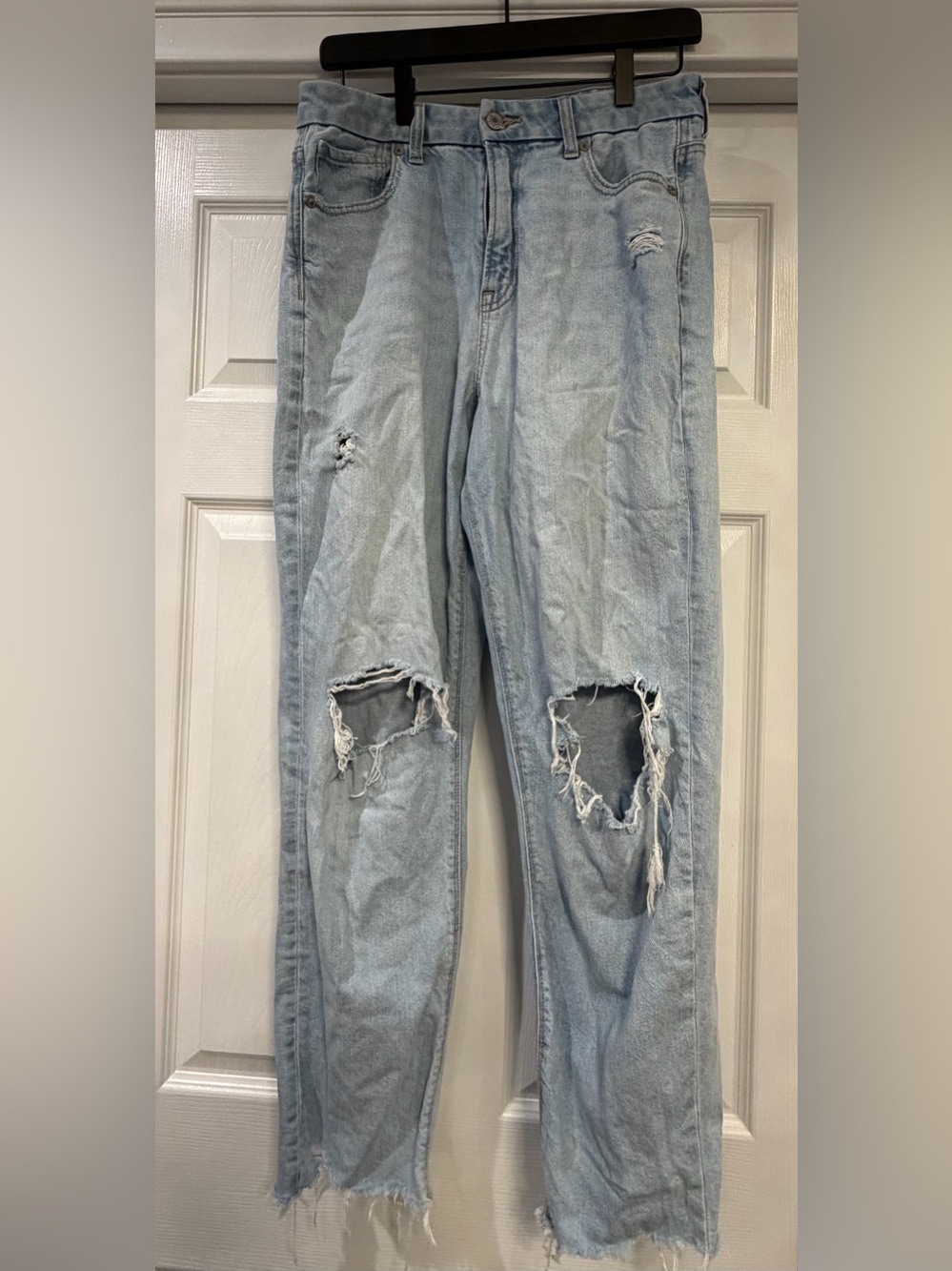 American Eagle Outfitters Light Blue Ripped Curvy Mom Jeans